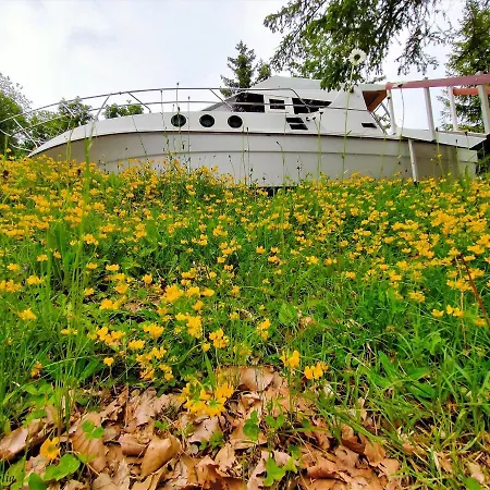 Yachtgalow Úszó hotel Pamparato