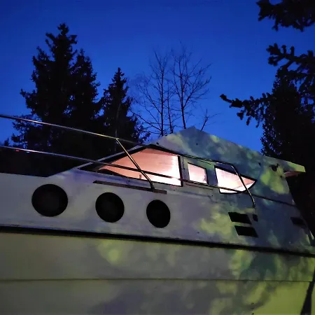 Yachtgalow Úszó hotel