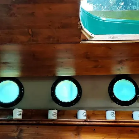 Úszó hotel Yachtgalow Pamparato
